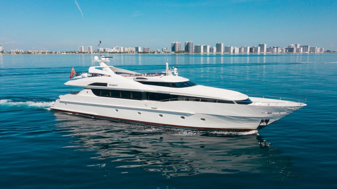 yacht Blacksheep