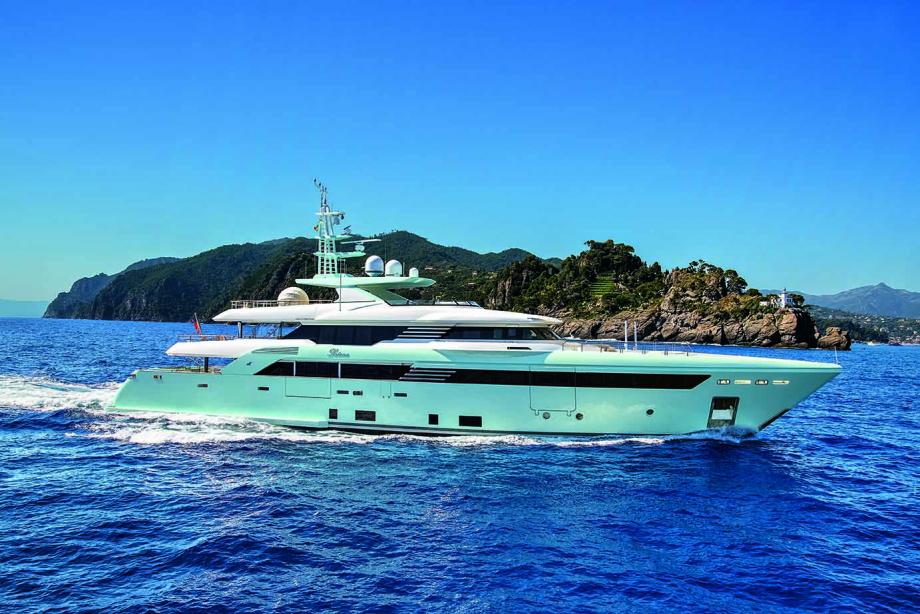 yacht Latona