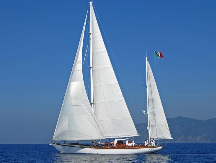 yacht Gitana IV