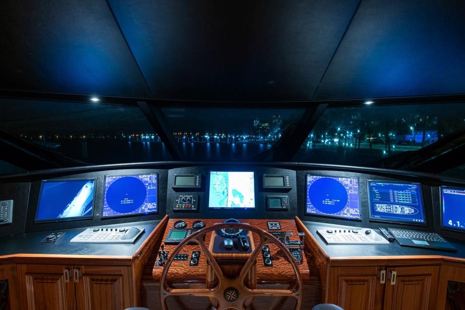 yacht Captivator