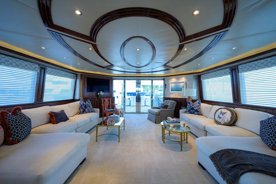 yacht Captivator