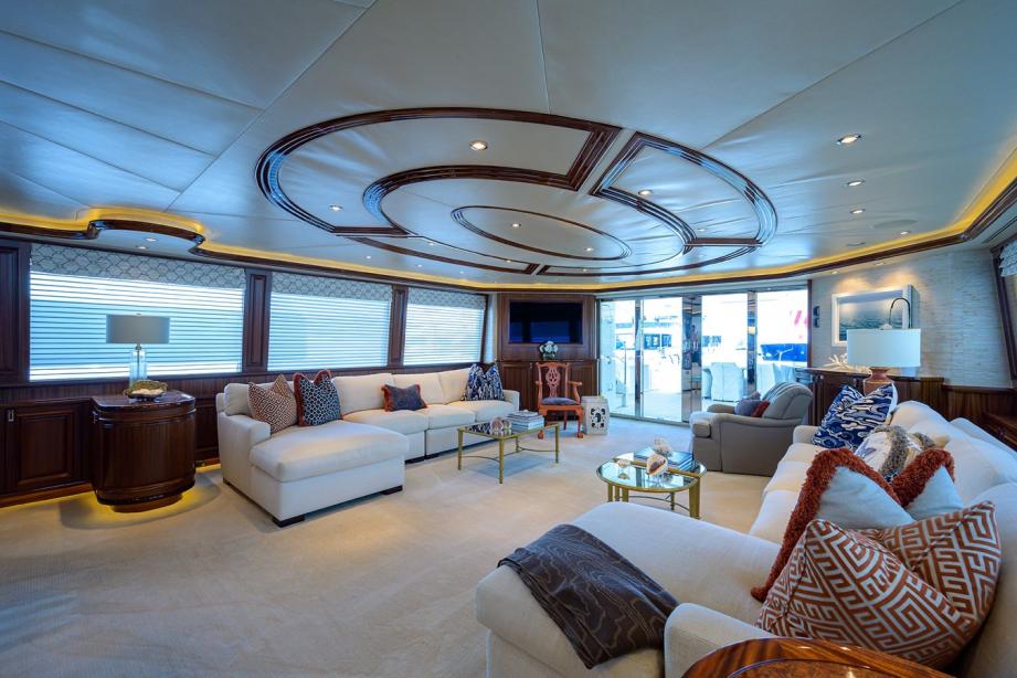 yacht Captivator