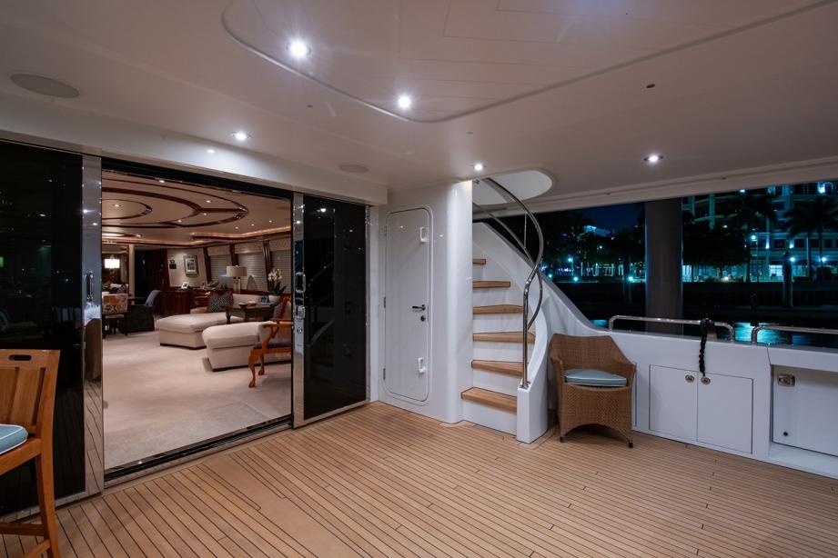 yacht Captivator