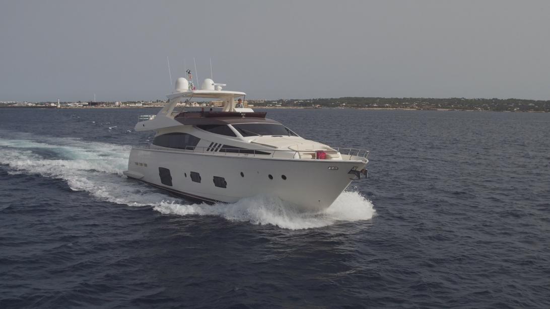 yacht La Pace