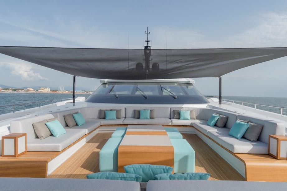 yacht Utopia IV