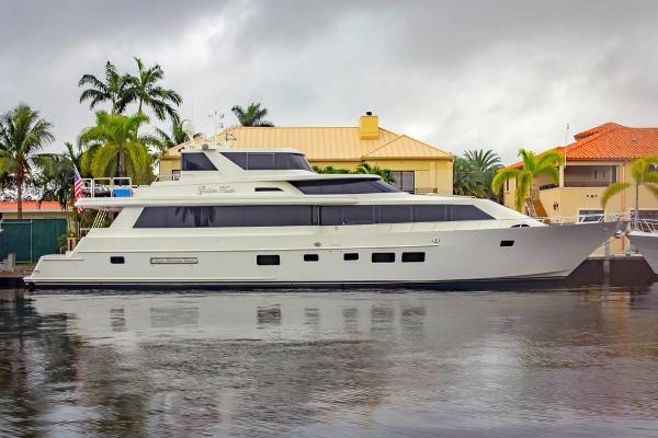 yacht Golden Touch