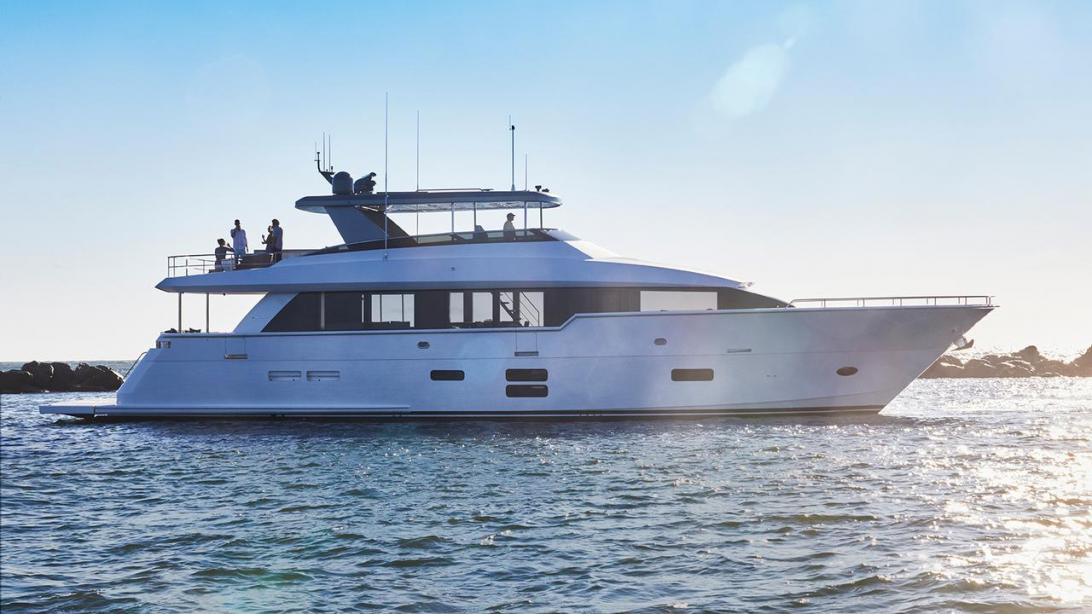 yacht Hatteras M90 Panacera