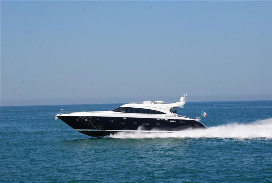 yacht Azul 5