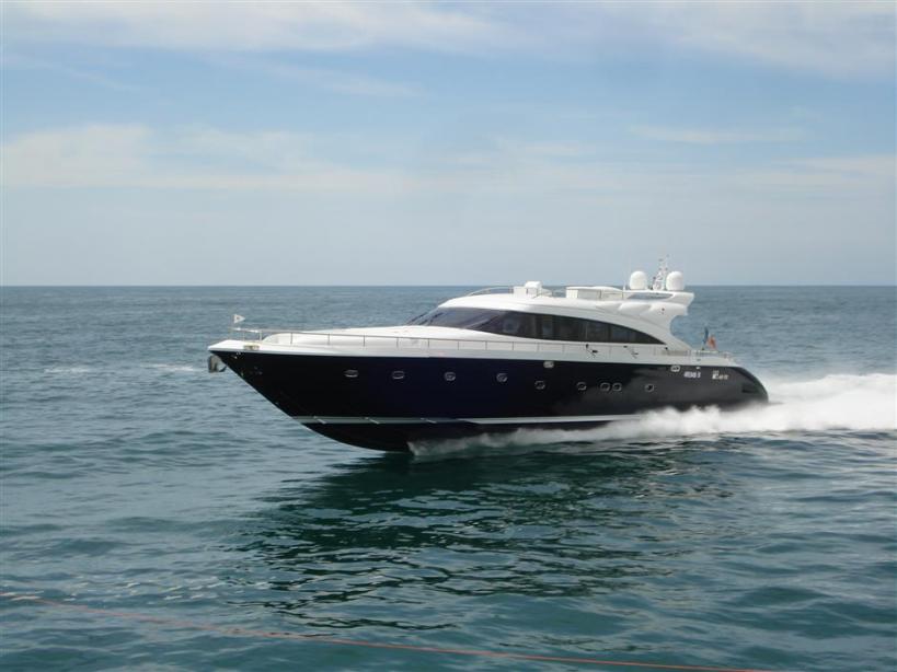 yacht Azul 5