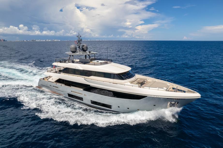 yacht Fifi