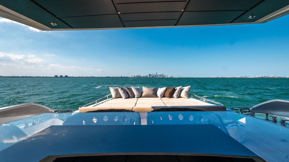 yacht Coal Blooded