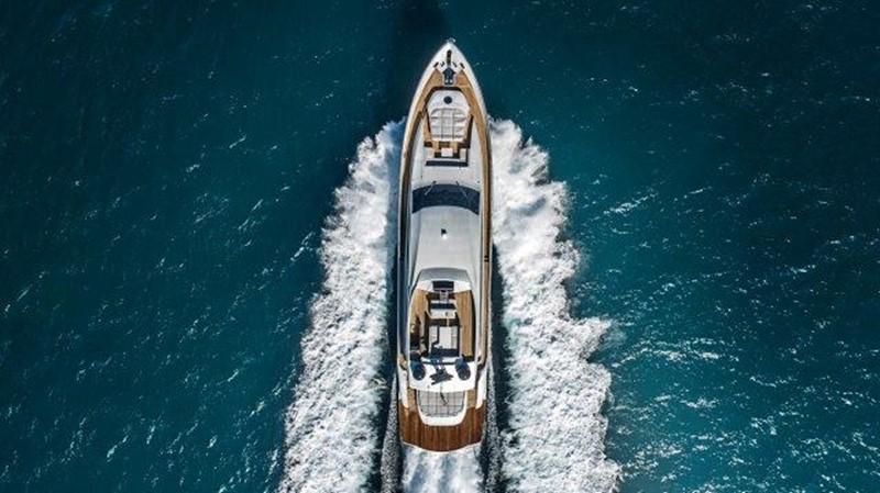yacht Coal Blooded
