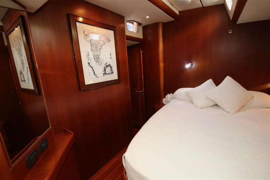 yacht Maya Ray