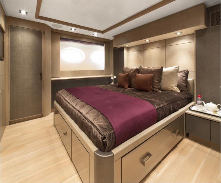 yacht Defiant