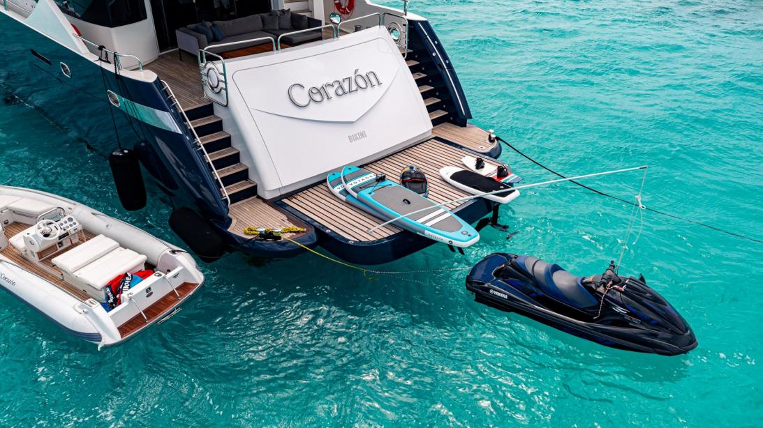 yacht Corazon