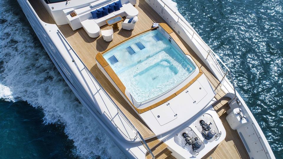 yacht Q 95