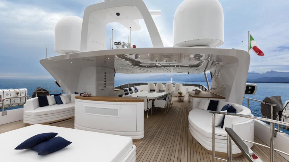 yacht Q 95