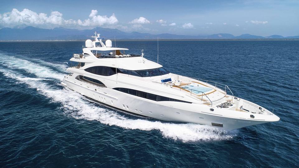 yacht Q 95