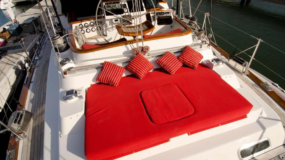 yacht Mustang