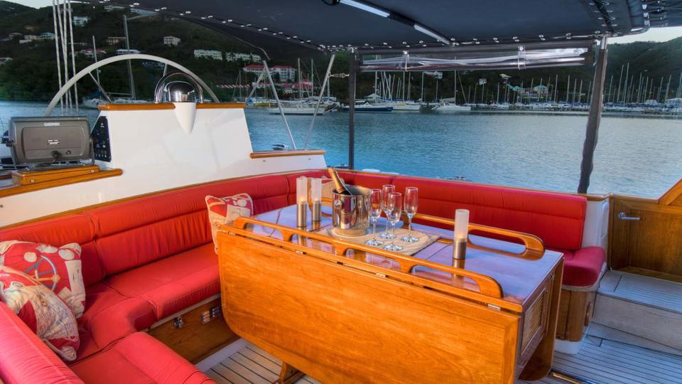 yacht Mustang