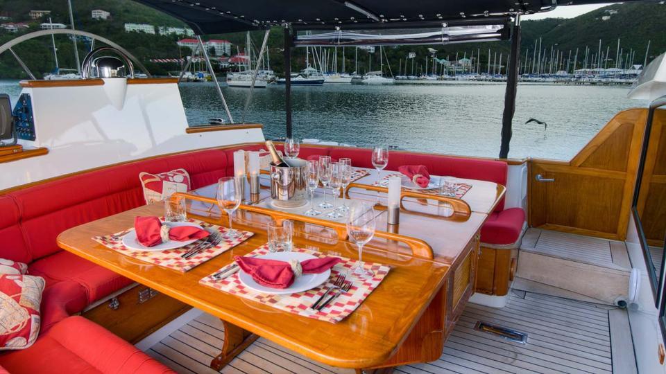 yacht Mustang