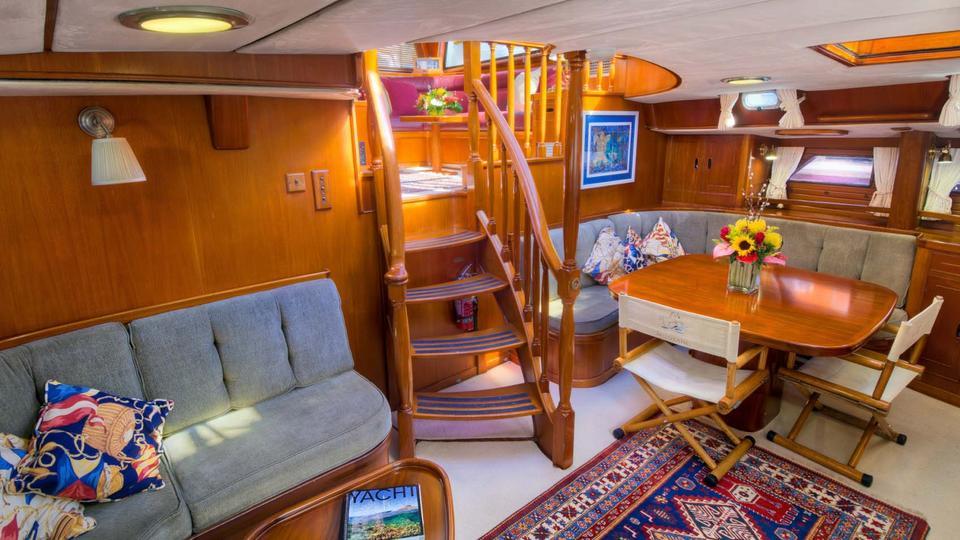 yacht Mustang