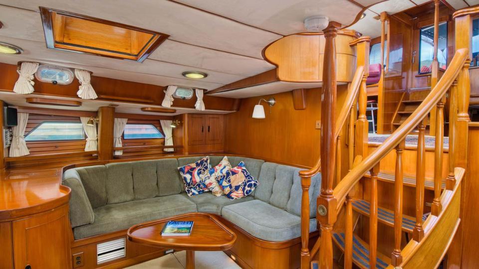 yacht Mustang