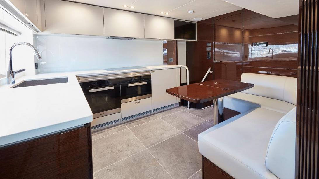 yacht Ghost