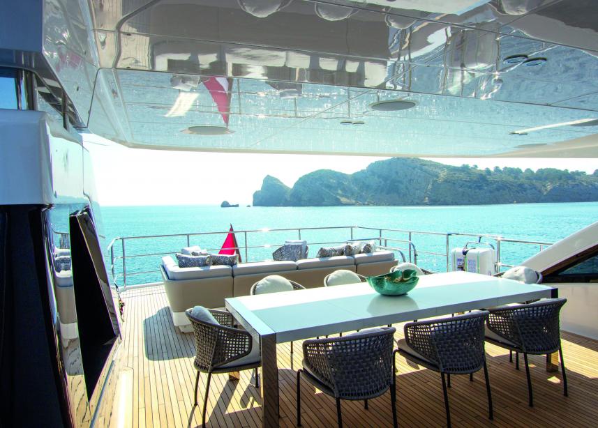 yacht Ghost