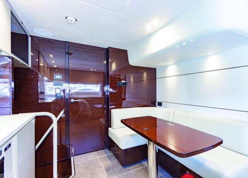 yacht Ghost