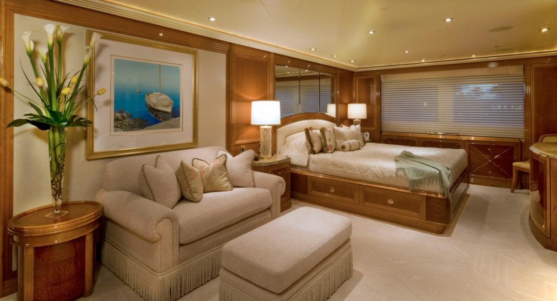yacht Second Love