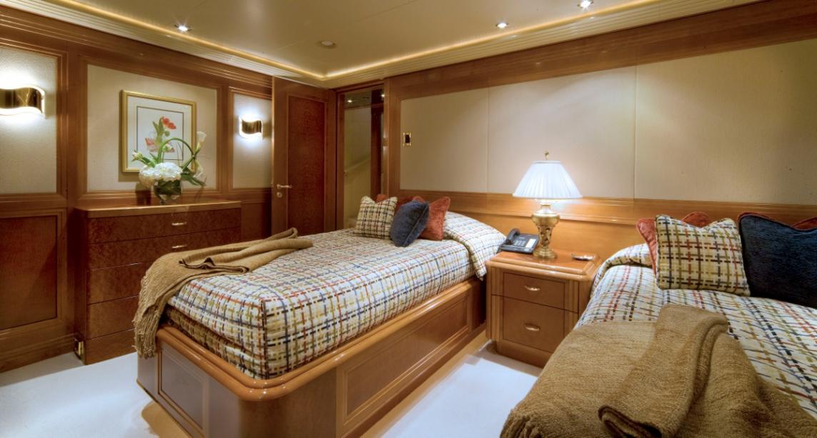 yacht Second Love