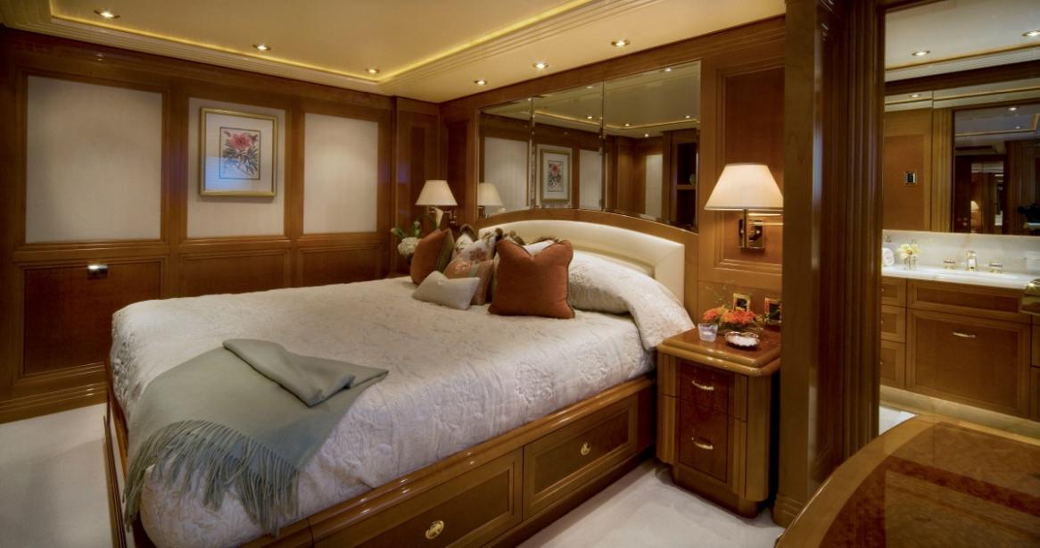 yacht Second Love