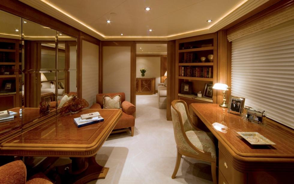 yacht Second Love