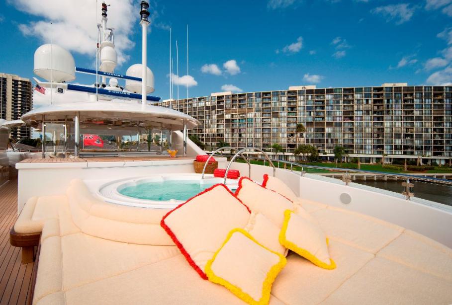 yacht Second Love