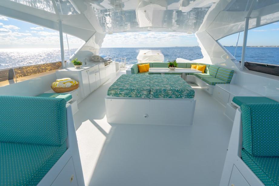 yacht Hog Heaven