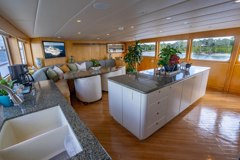 yacht Hog Heaven