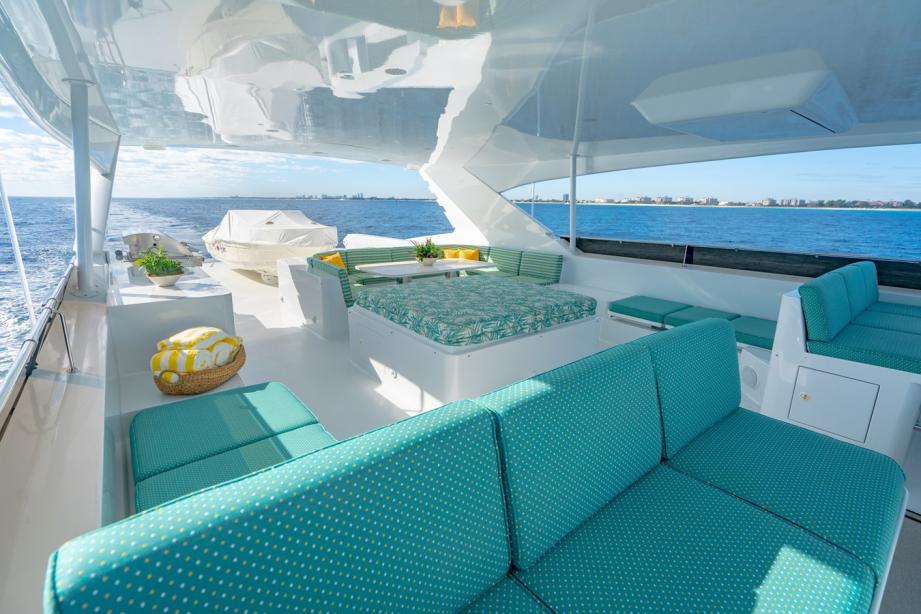 yacht Hog Heaven