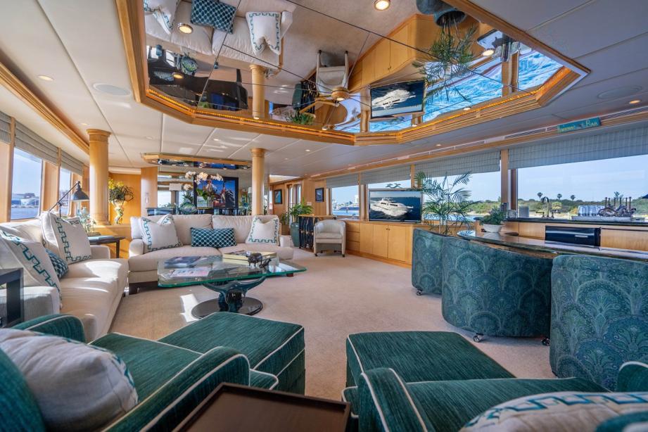 yacht Hog Heaven