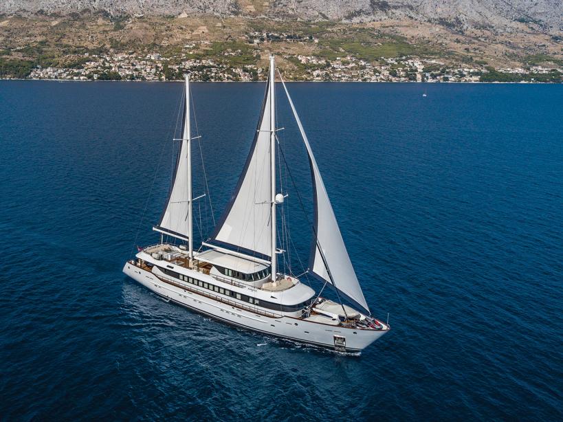 yacht Aiaxaia