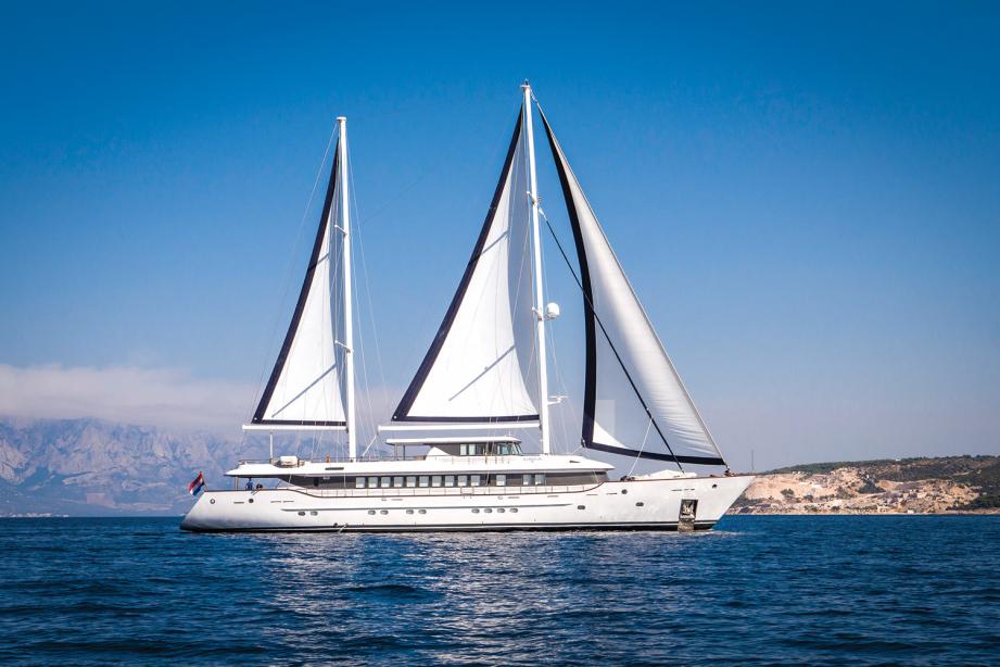 yacht Aiaxaia