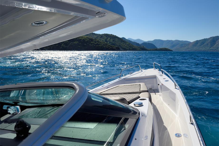 yacht Axopar 37 Sun Top Chase Boat