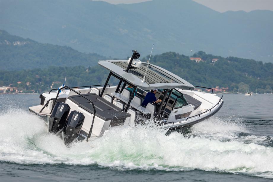 yacht Axopar 37 Sun Top Chase Boat