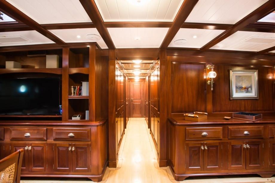 yacht Dona Francisca