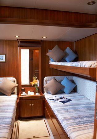 yacht Hide N Sea