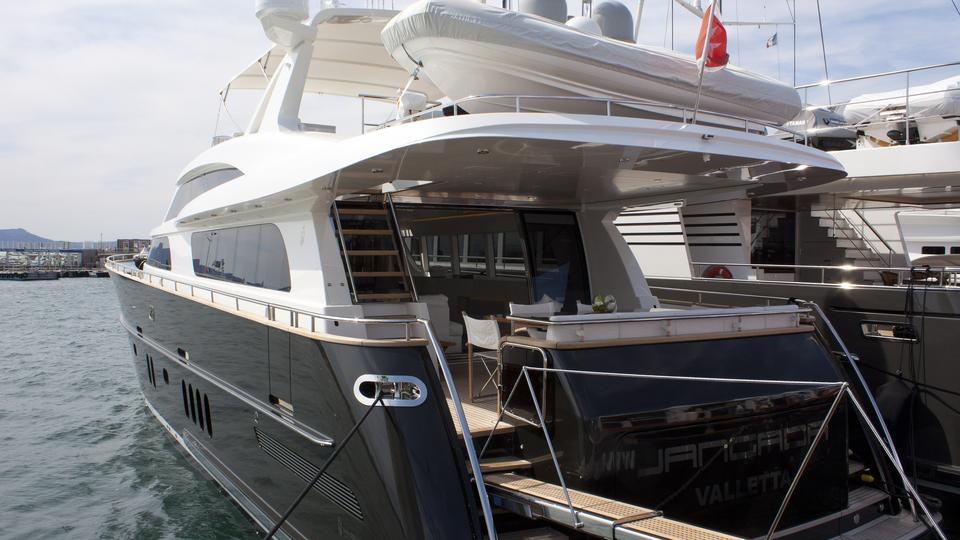 yacht Mr. Maverick