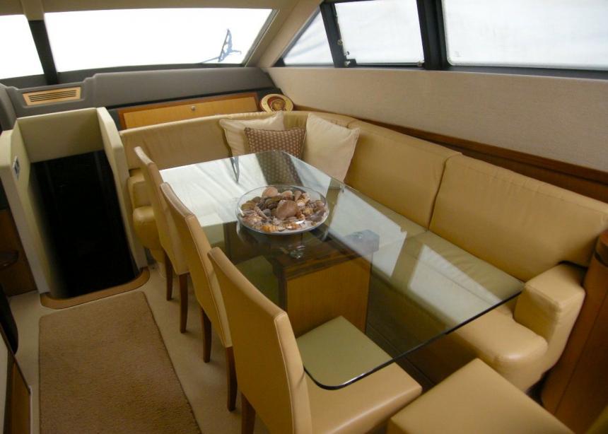 yacht Ferretti 681