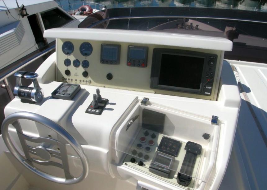 yacht Ferretti 681