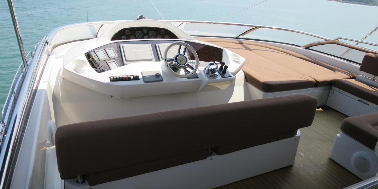 yacht Sunseeker 90