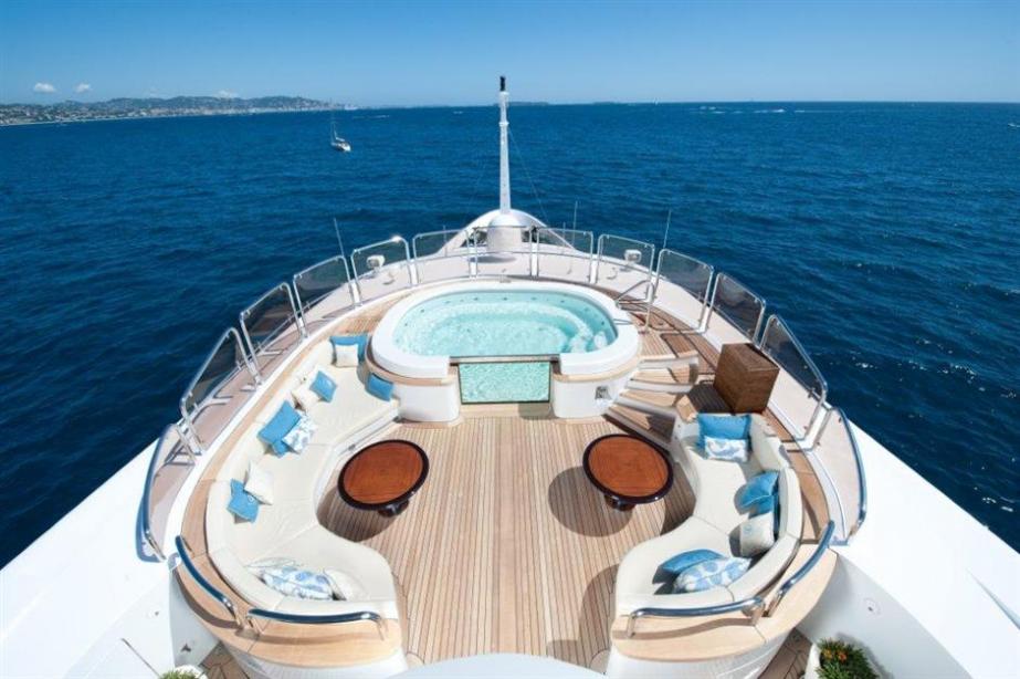 yacht Idyllic